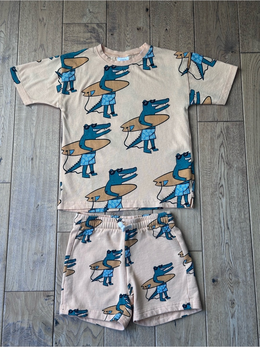 Zara Surfing Alligators Print T-Shirt and Shorts Set size 5-6